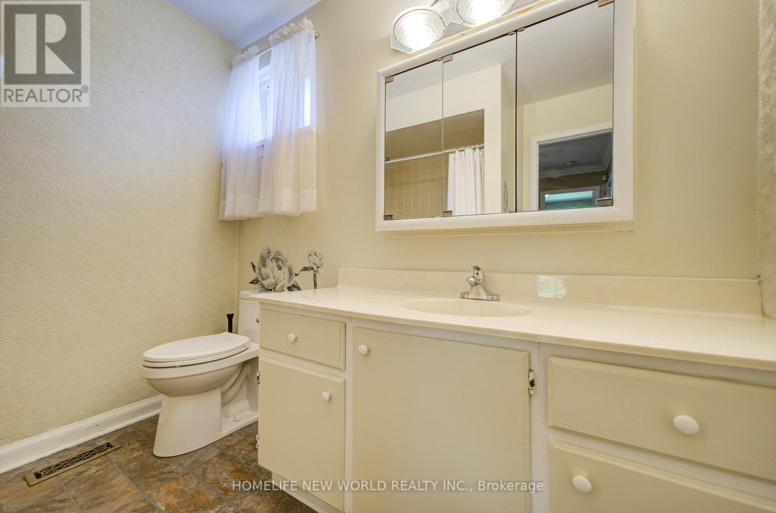 42 HAMILTON HALL DRIVE - 24