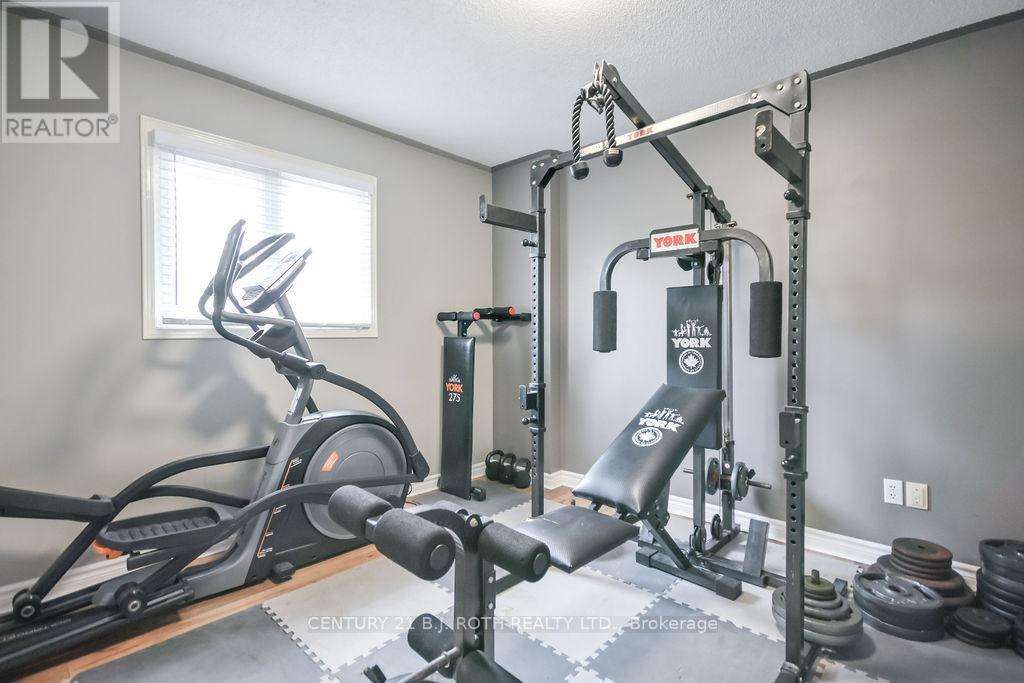 27 BRANDON CRESCENT - 22