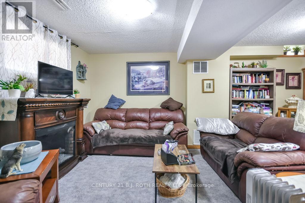 27 BRANDON CRESCENT - 26