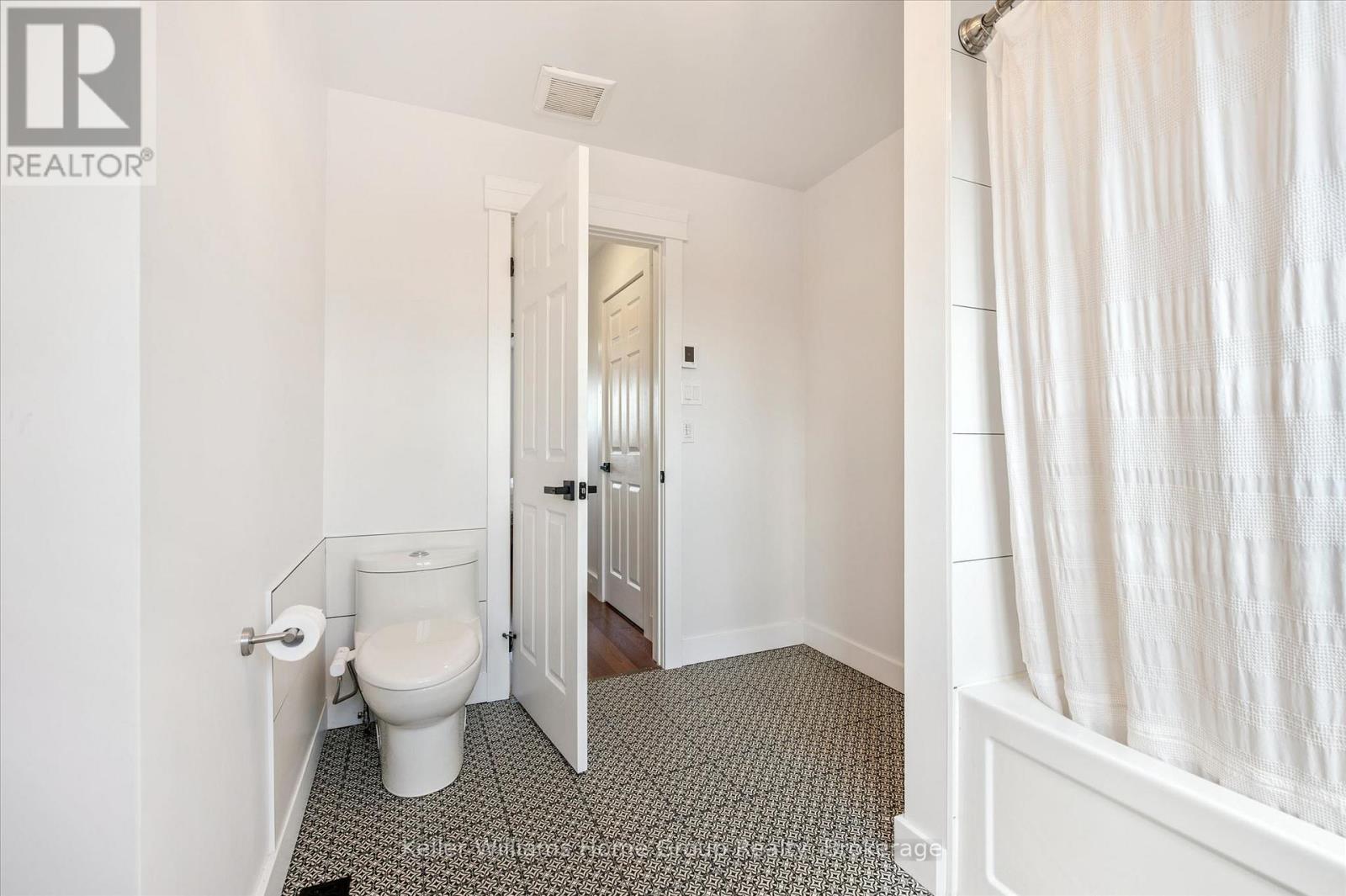 304 DANIEL CRESCENT - 31