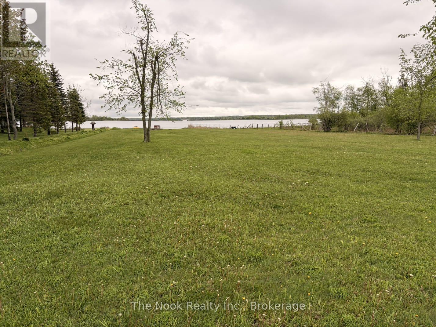 4 MCGILLIVRAY LANE - 45