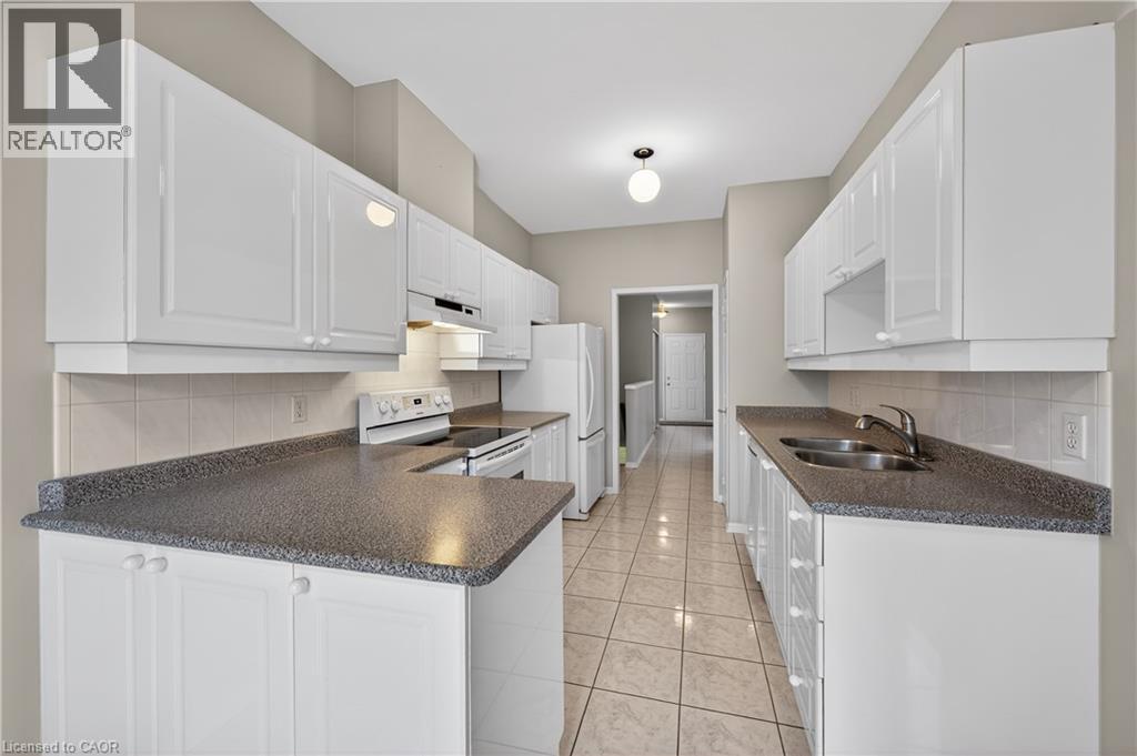 156 SILVERBIRCH Boulevard - 9