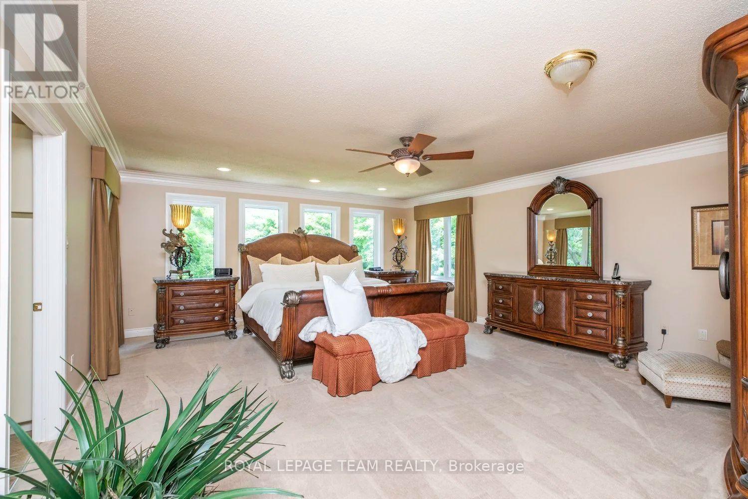 105 MARGARET ANNE DRIVE - 12