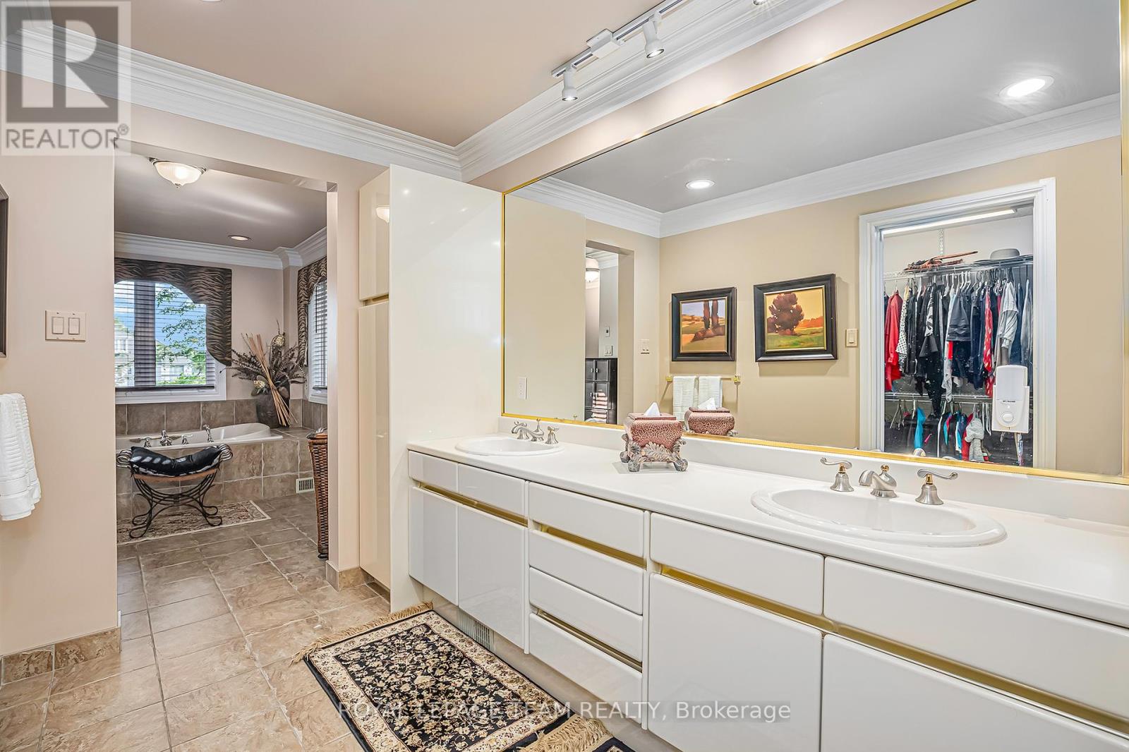 105 MARGARET ANNE DRIVE - 14