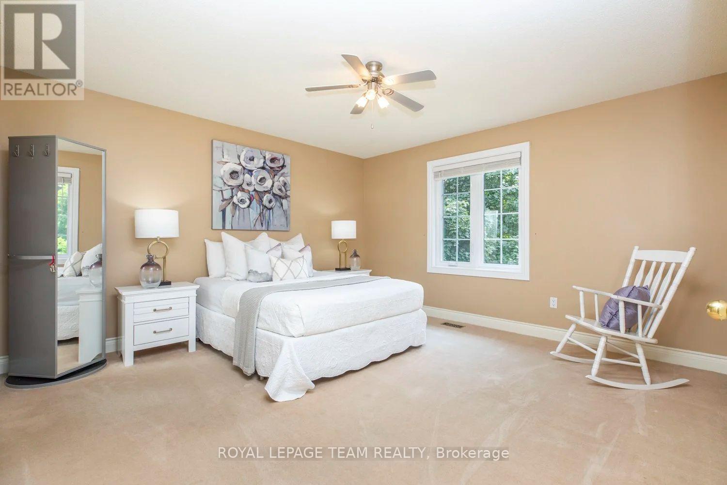105 MARGARET ANNE DRIVE - 16
