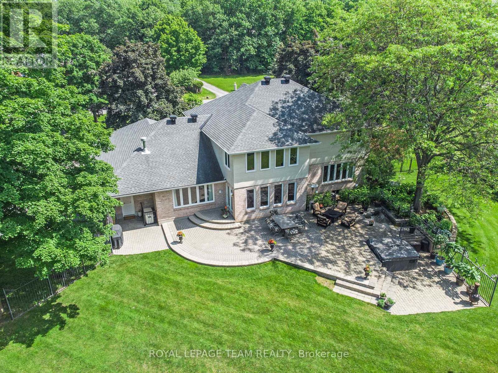 105 MARGARET ANNE DRIVE - 22