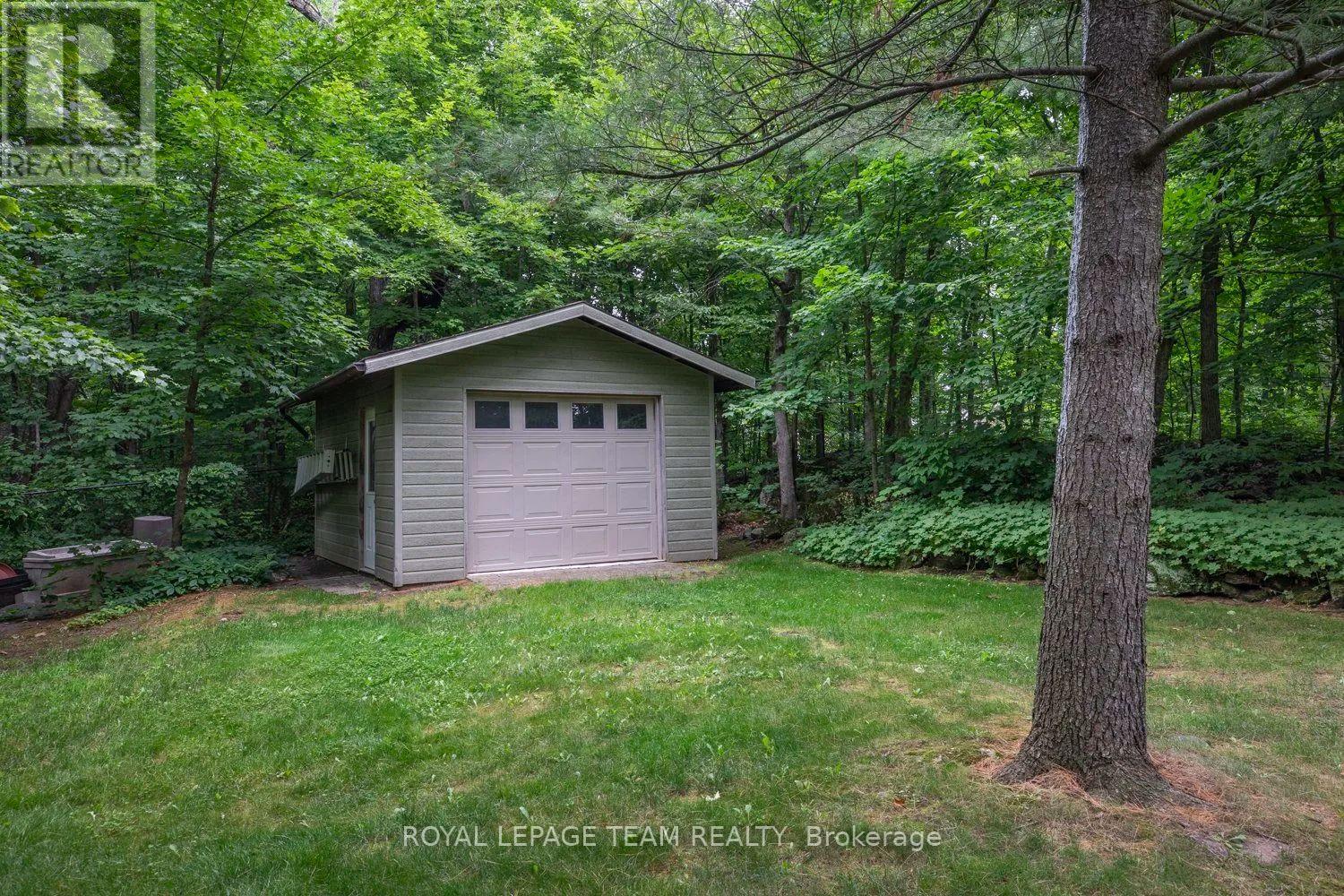 105 MARGARET ANNE DRIVE - 30