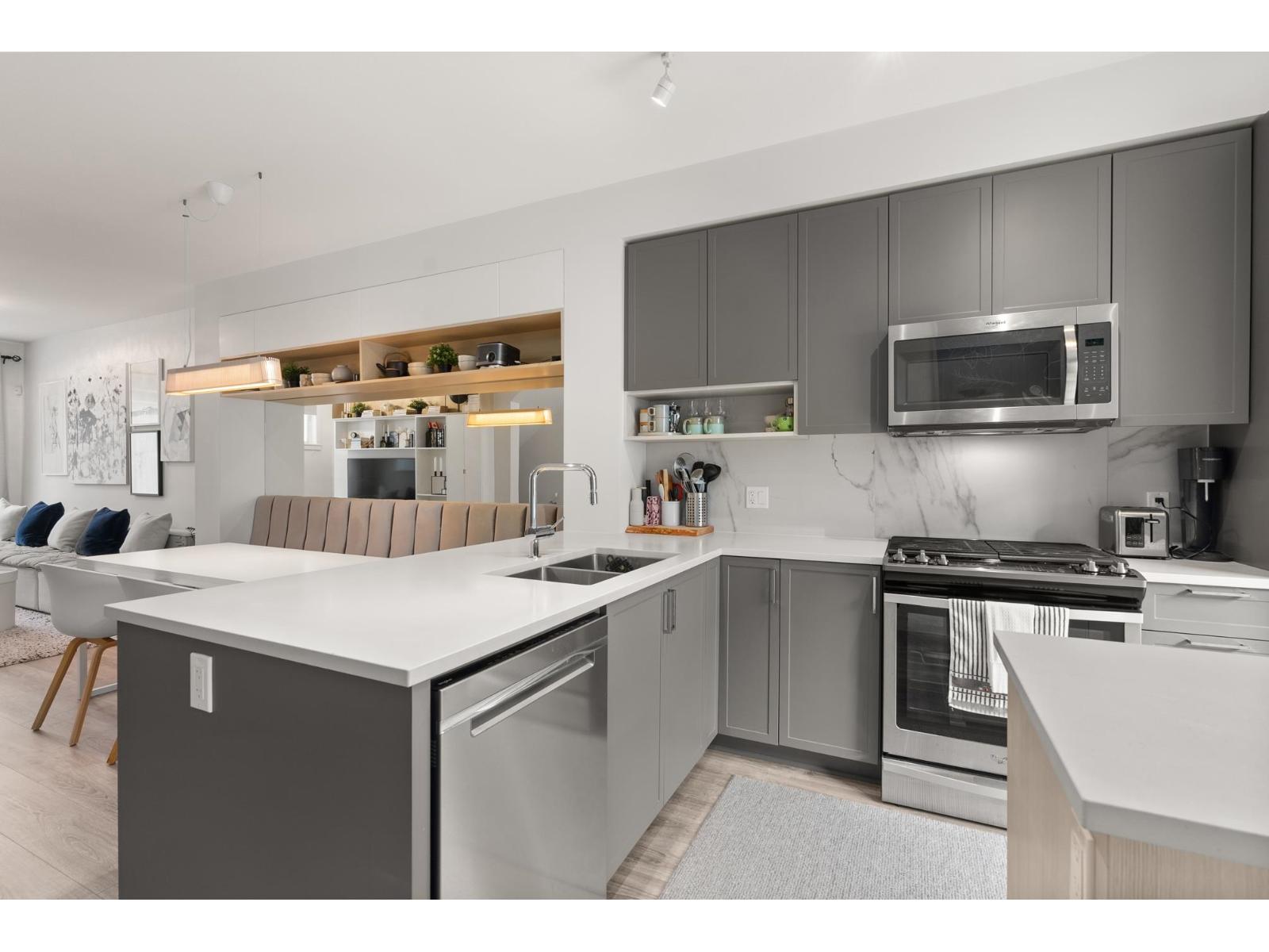 63 9718 161A STREET, Surrey