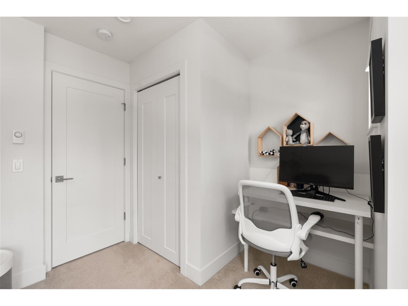 63 9718 161A STREET, Surrey