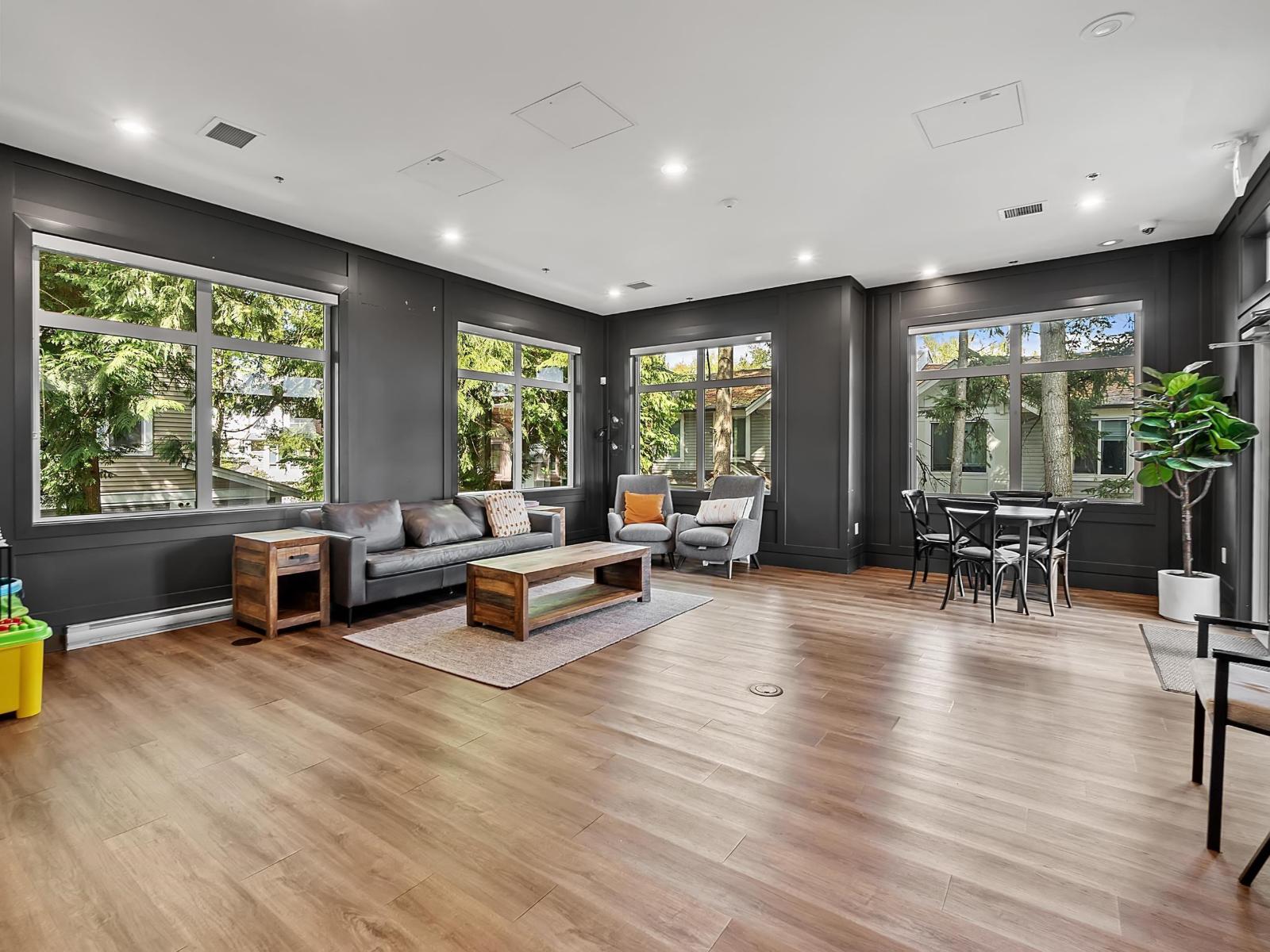 63 9718 161A STREET, Surrey