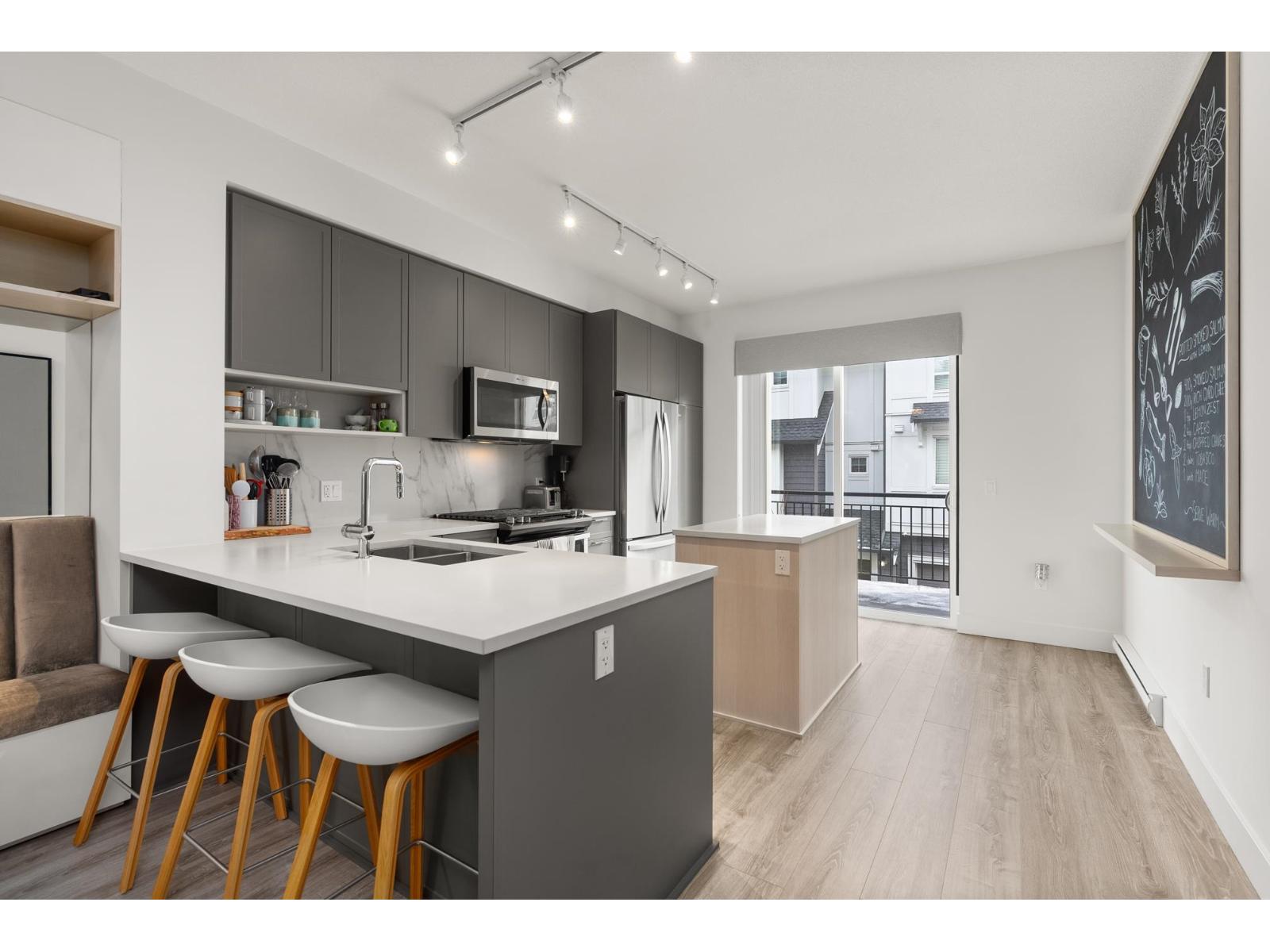 63 9718 161A STREET, Surrey