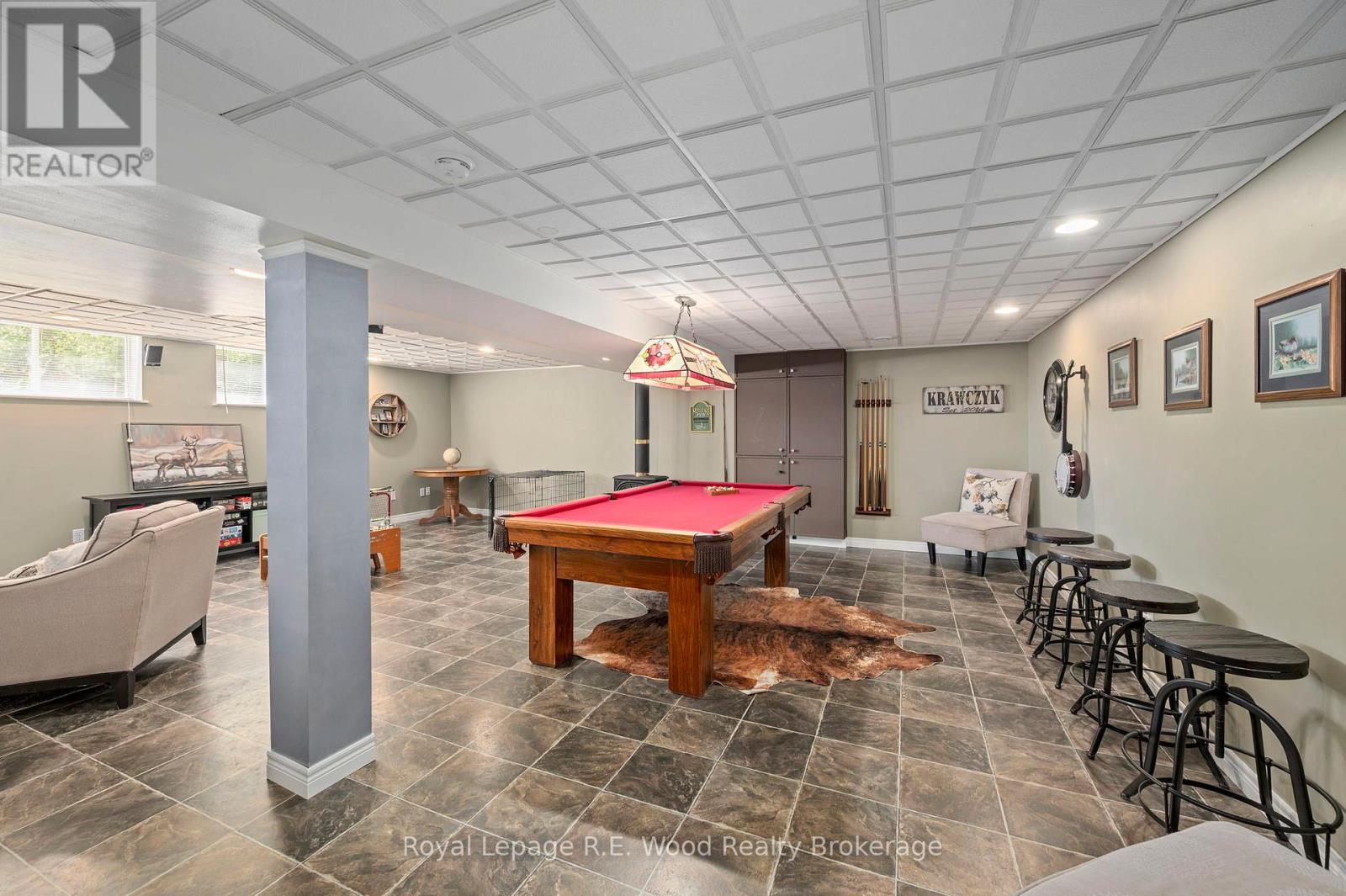 29 WOODSIDE DRIVE - 34