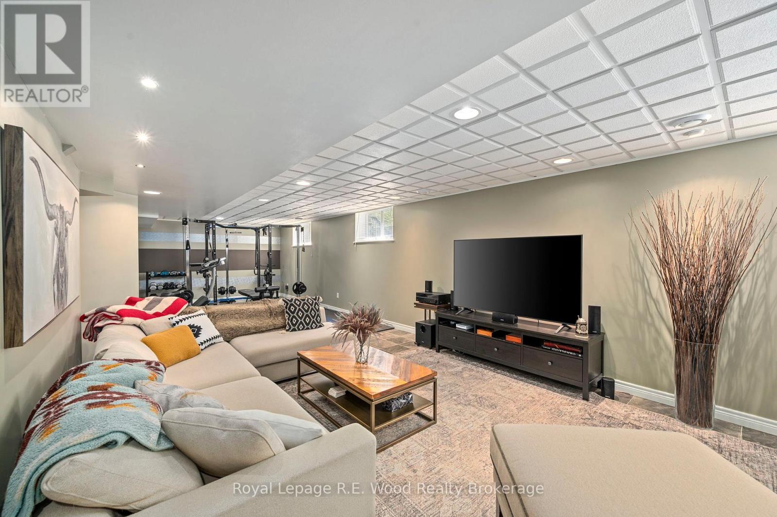 29 WOODSIDE DRIVE - 37