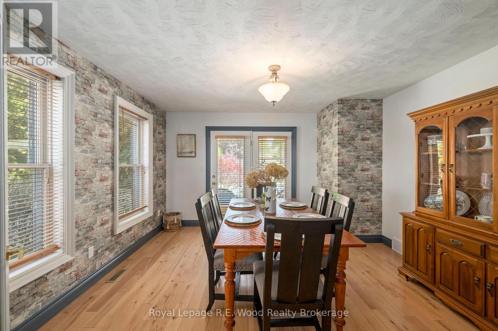 29 WOODSIDE DRIVE - 5