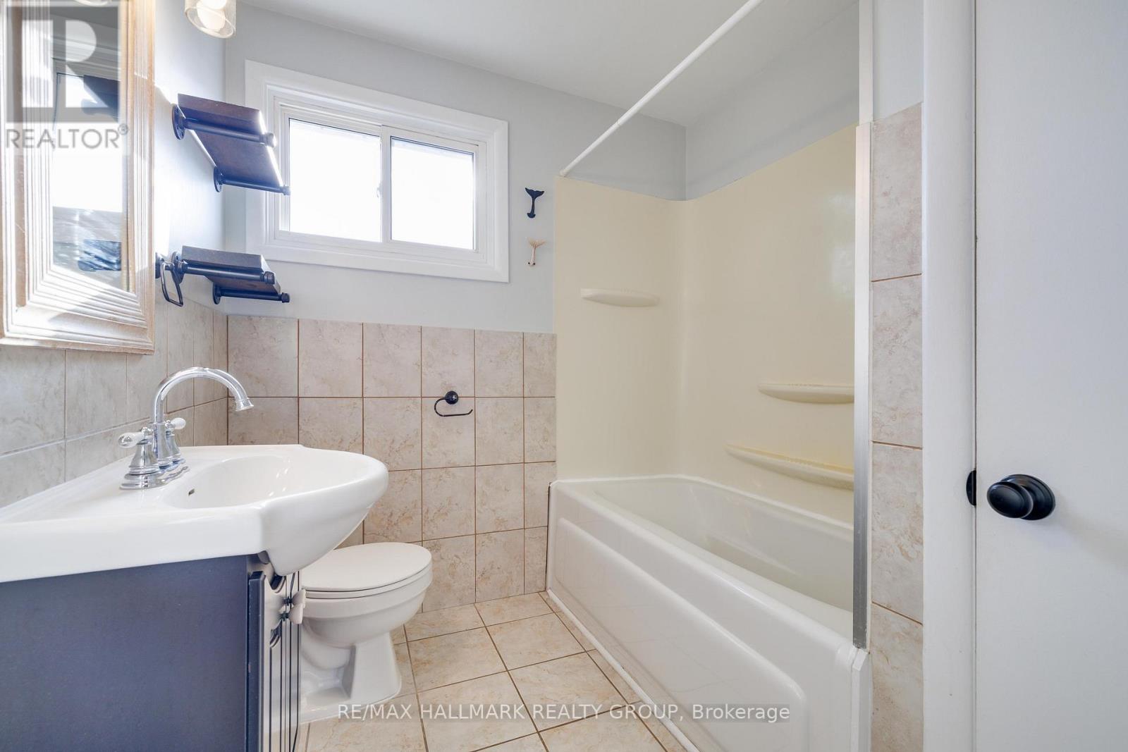 1213 EMPEROR AVENUE - 13