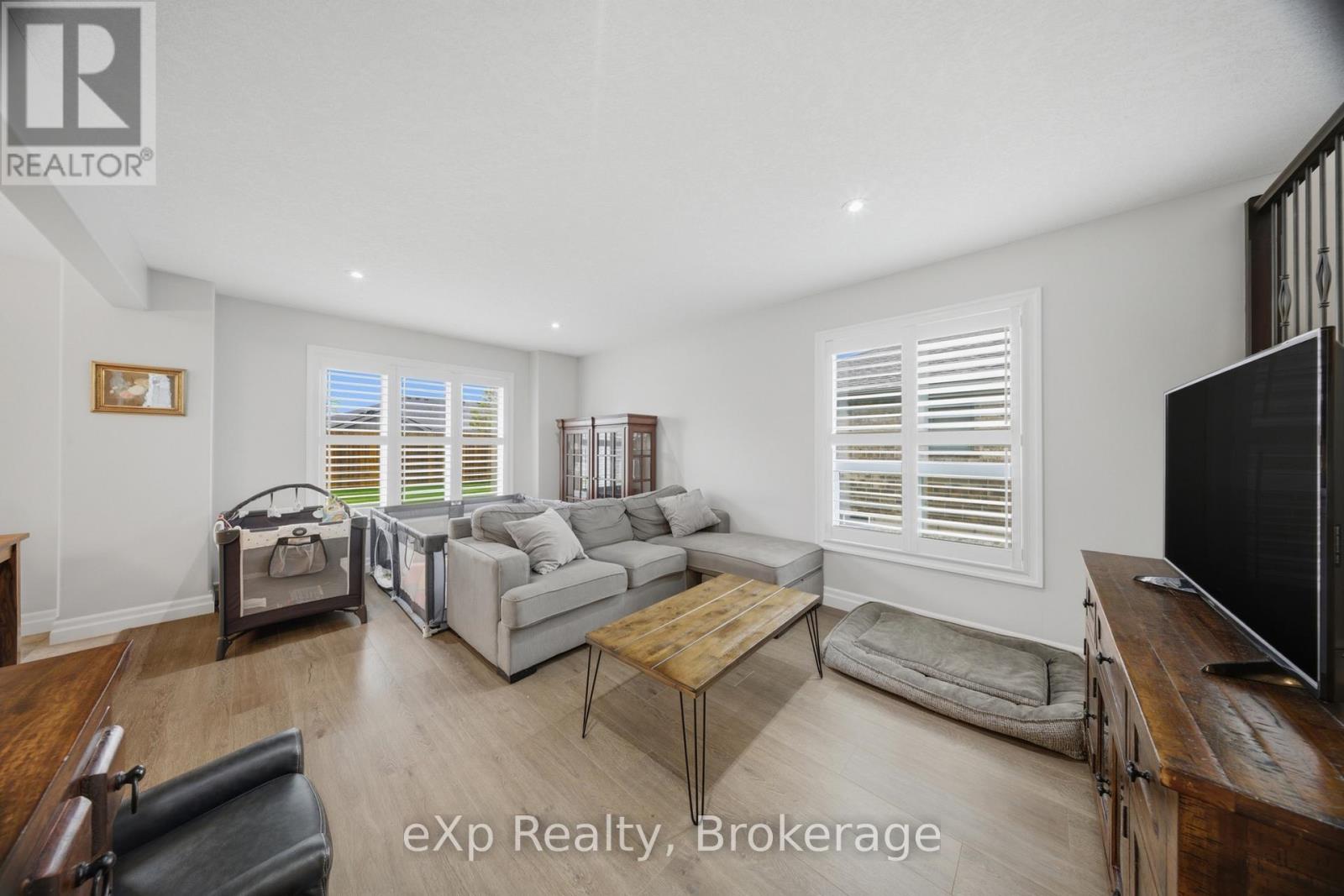 300 HUTTON STREET E - 16