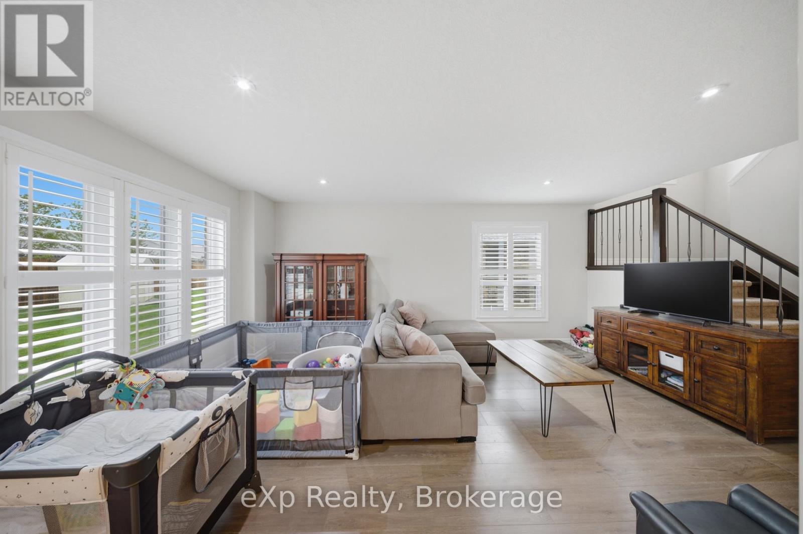 300 HUTTON STREET E - 18