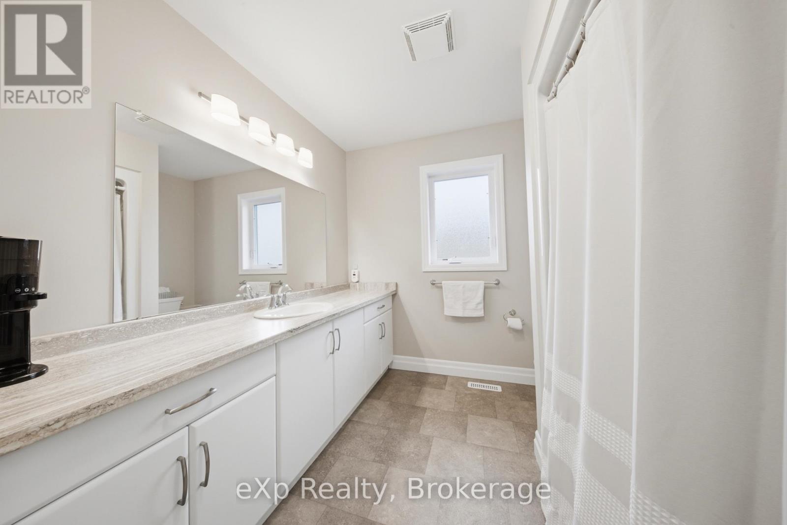 300 HUTTON STREET E - 26