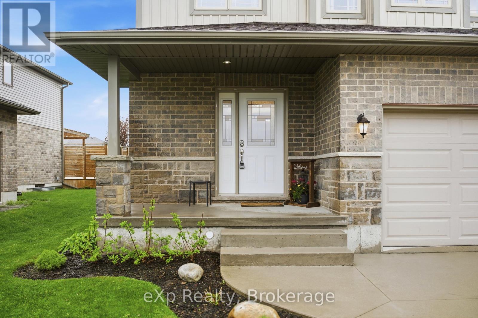 300 HUTTON STREET E - 3