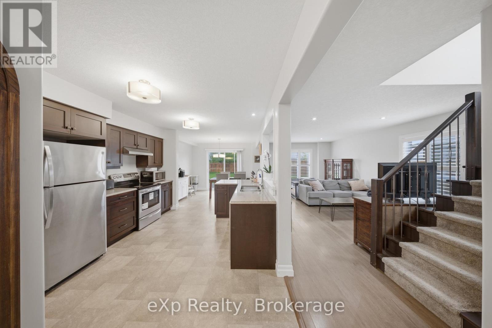 300 HUTTON STREET E - 8
