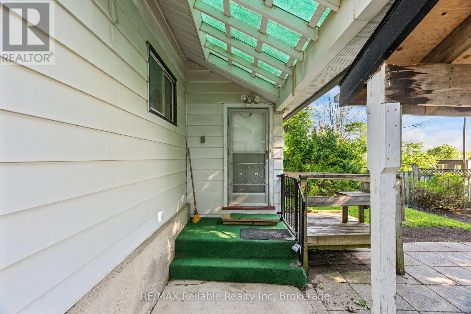 120 VICTORIA STREET - 22