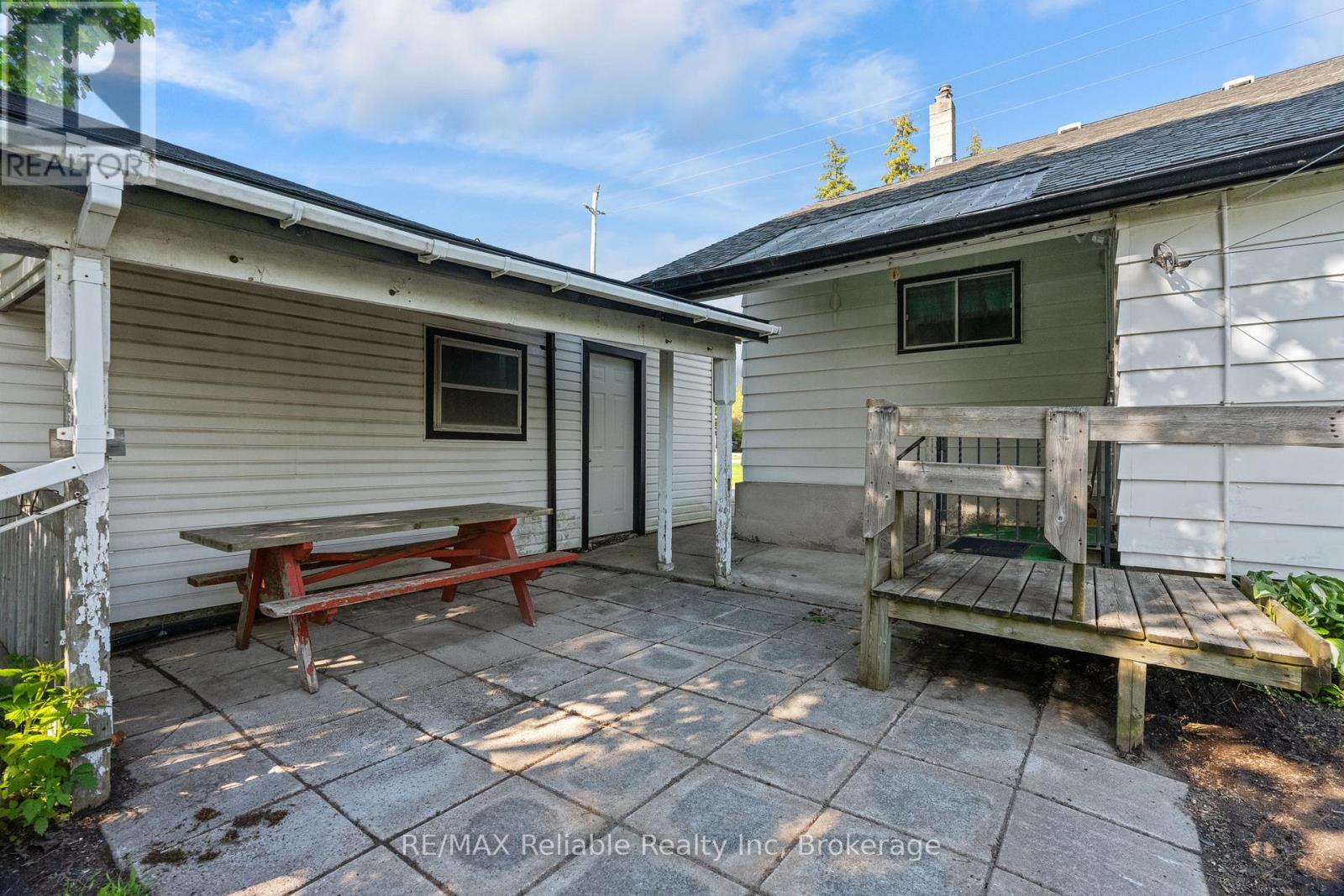 120 VICTORIA STREET - 23