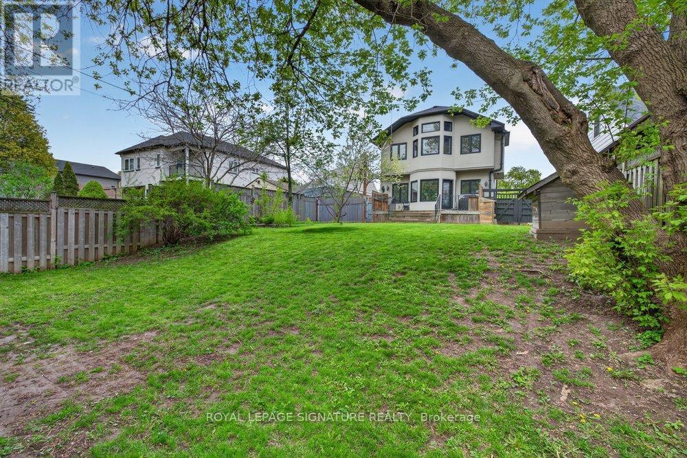 12 WILLOWHURST CRESCENT - 43