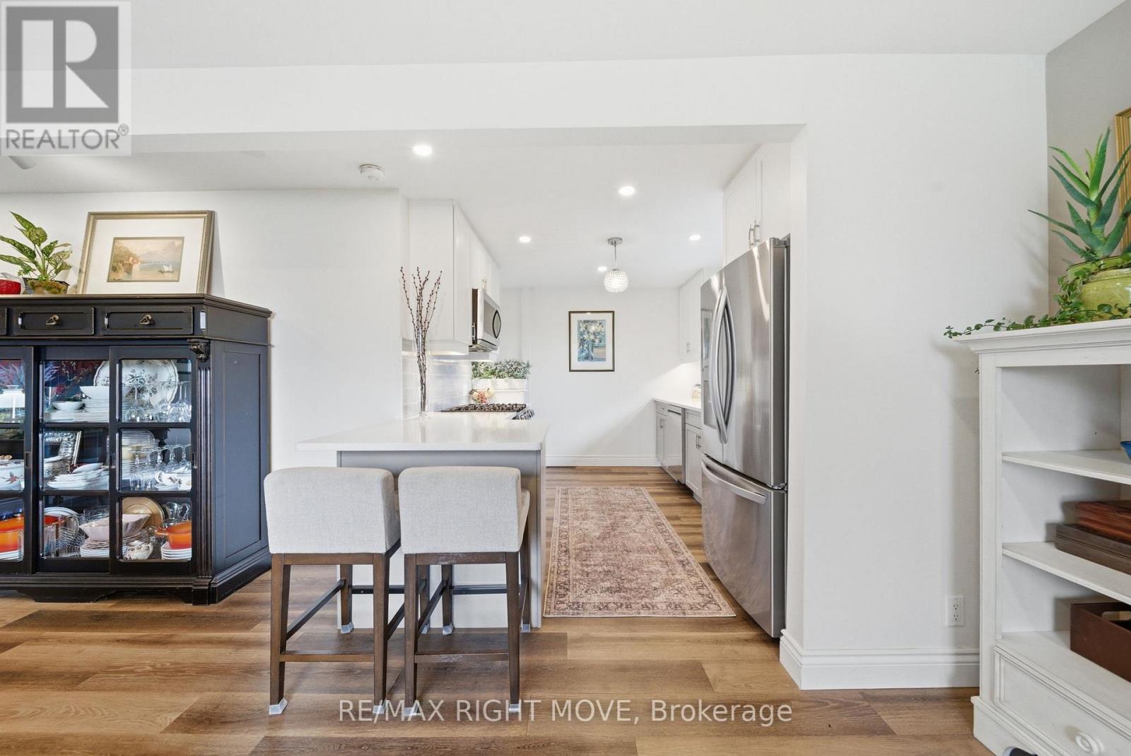84 BRANT STREET W - 11