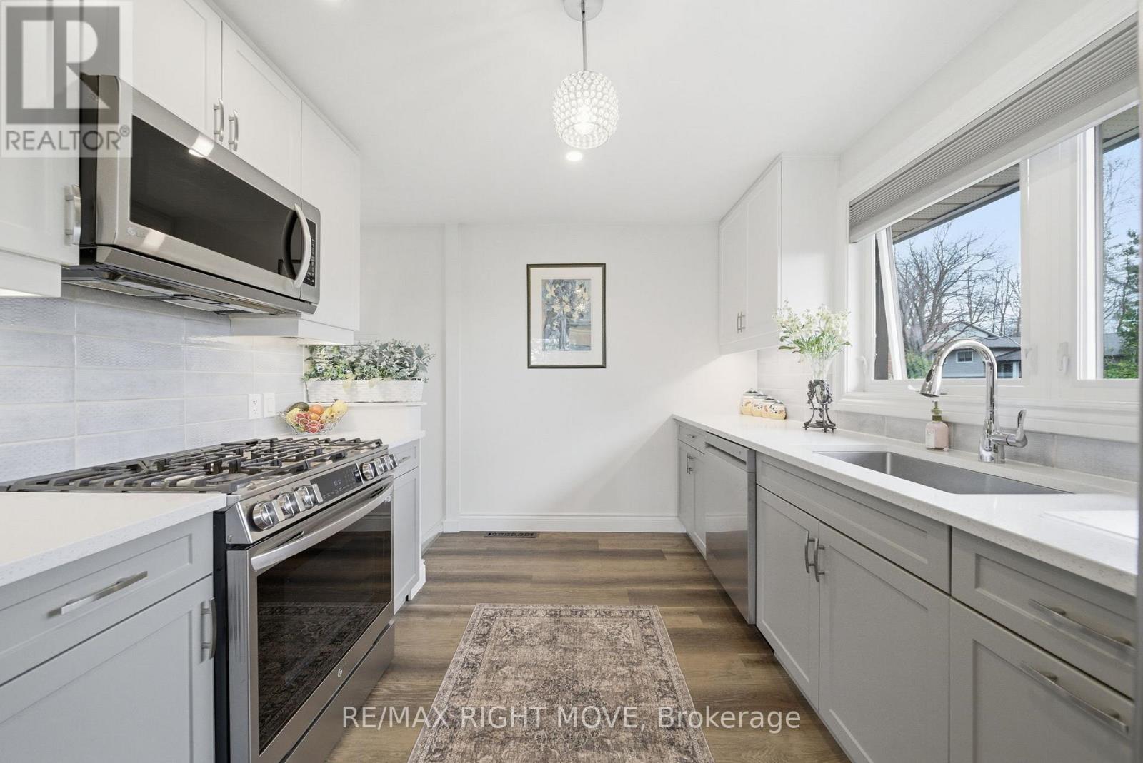 84 BRANT STREET W - 13