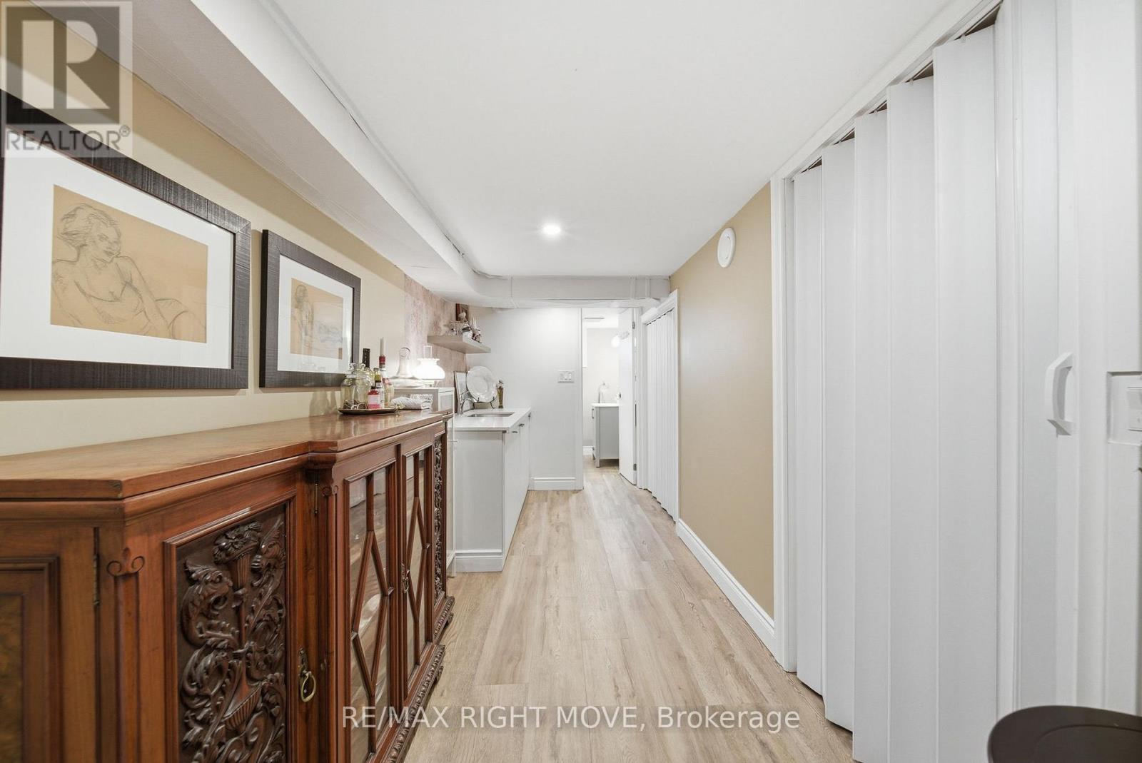 84 BRANT STREET W - 24
