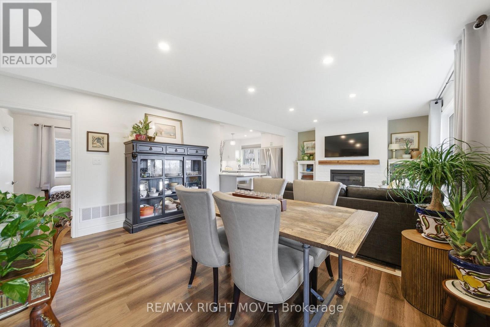 84 BRANT STREET W - Image 3