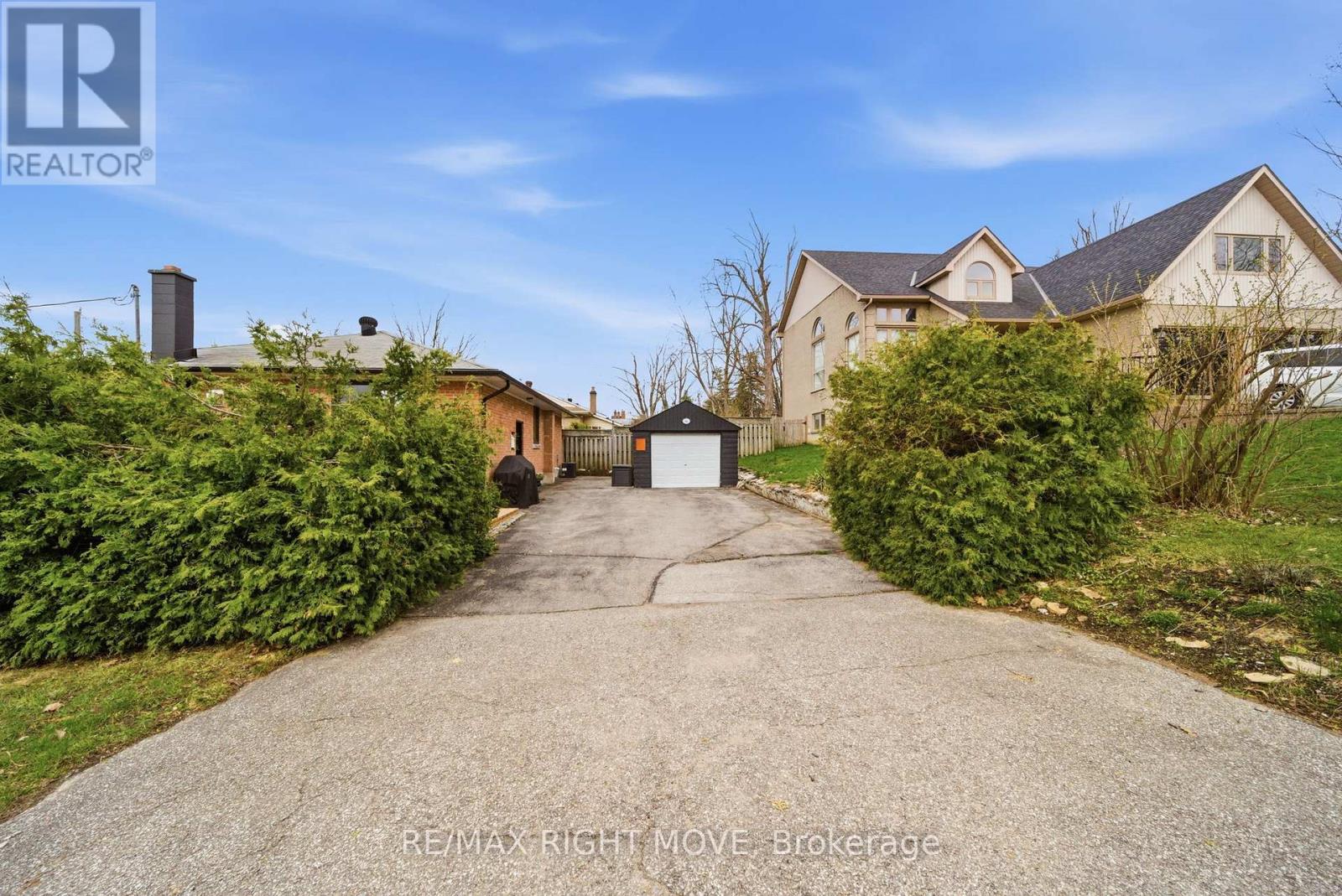 84 BRANT STREET W - 31