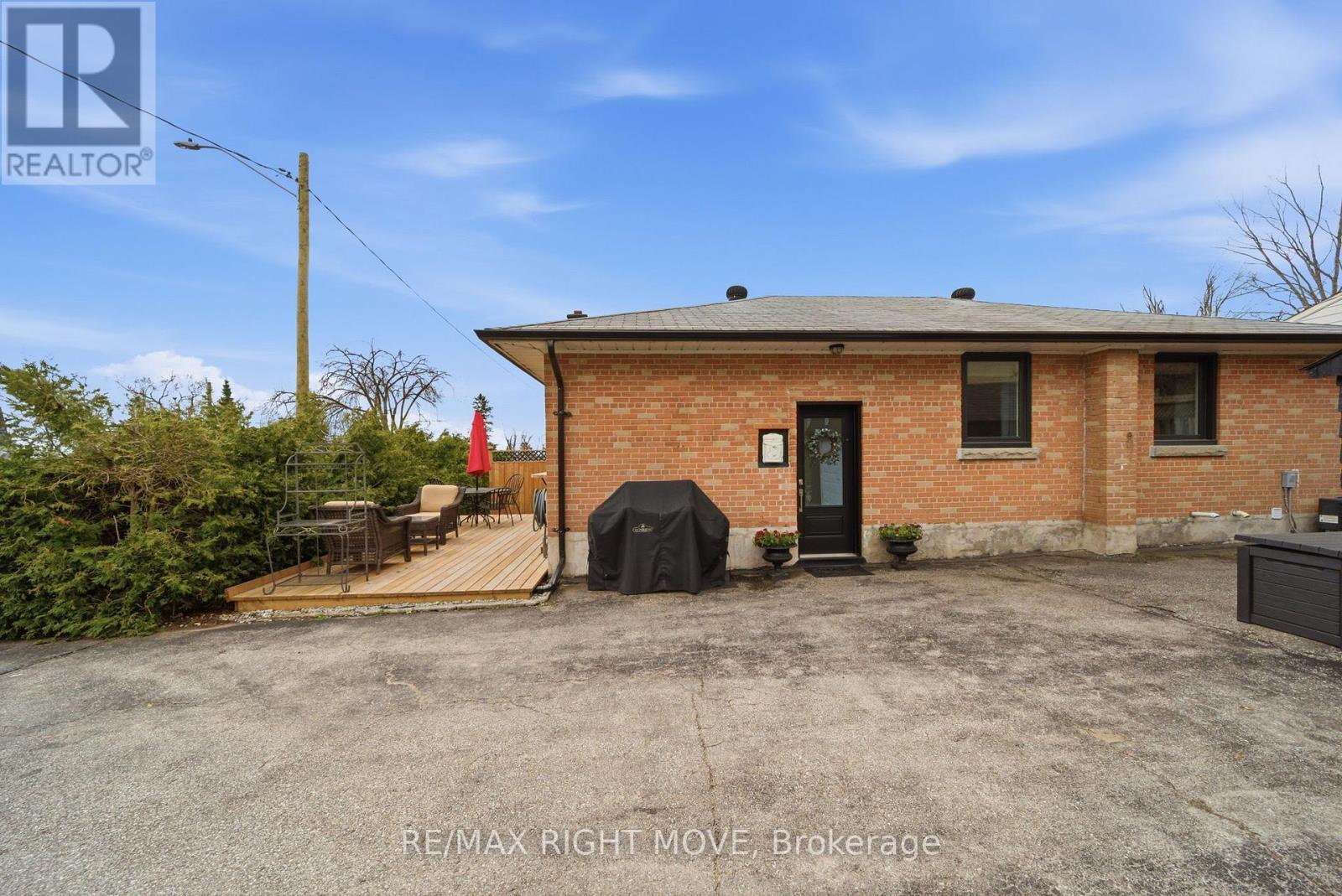 84 BRANT STREET W - 33