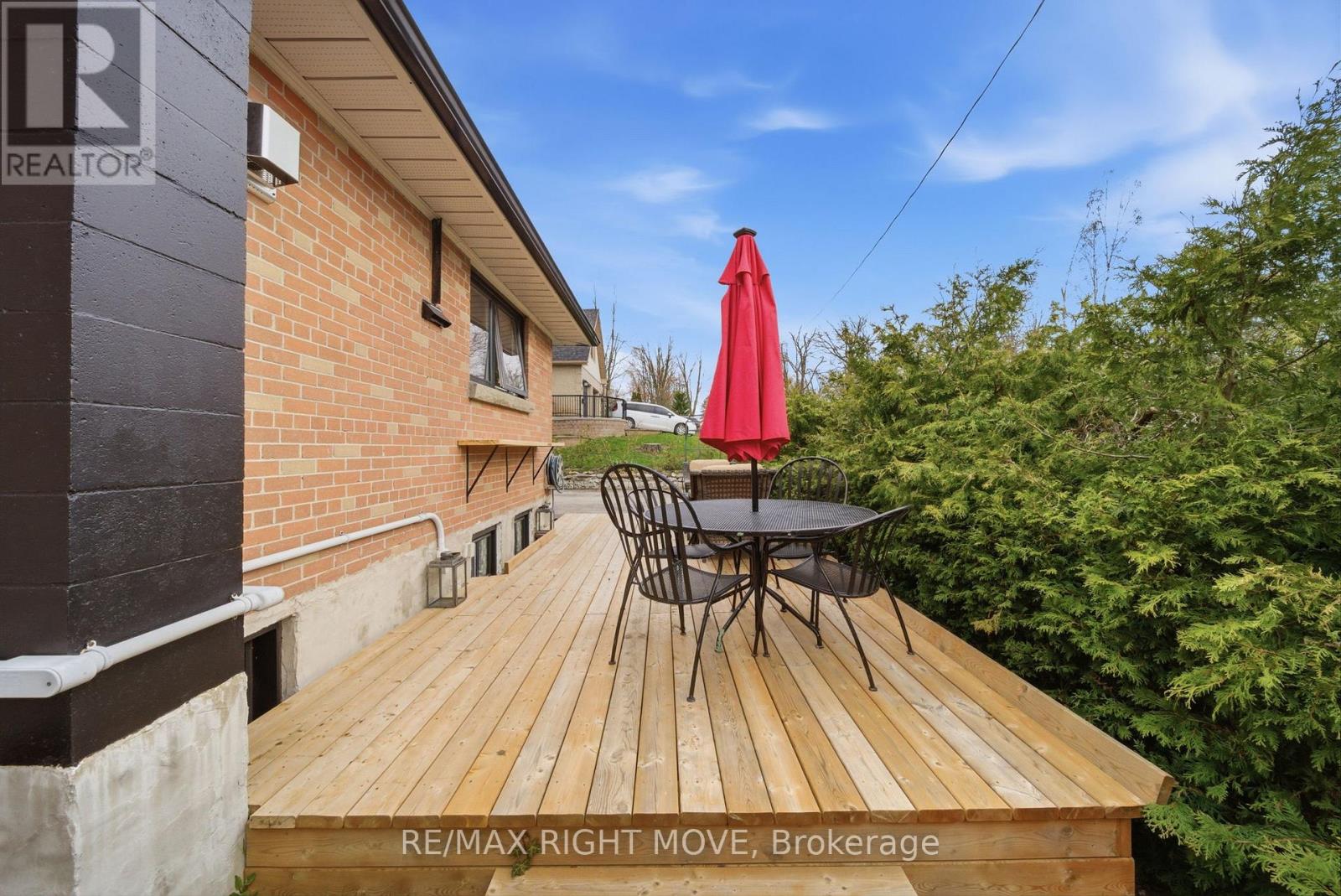 84 BRANT STREET W - 35