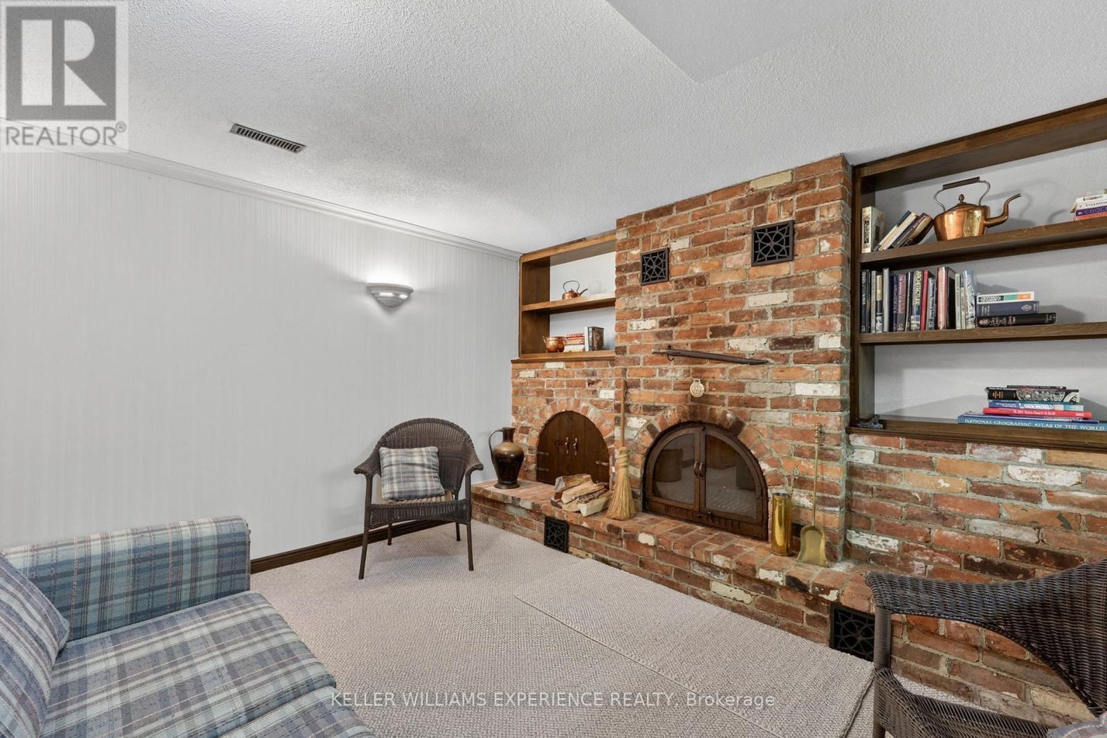 76 ROYAL OAK DRIVE - 33