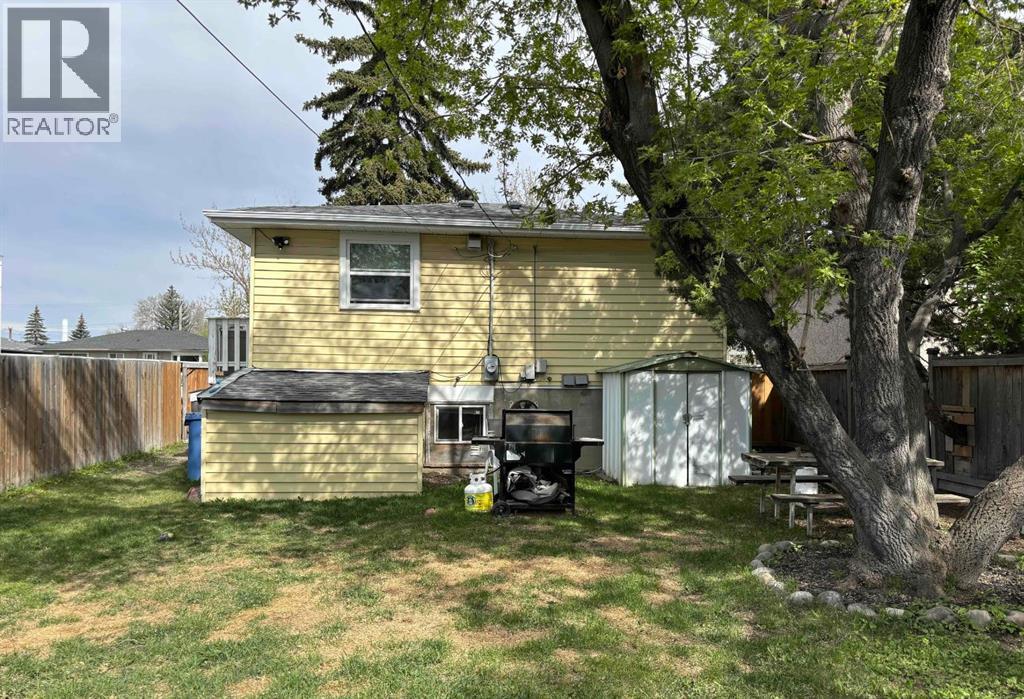 7417 24 Street SE - 32