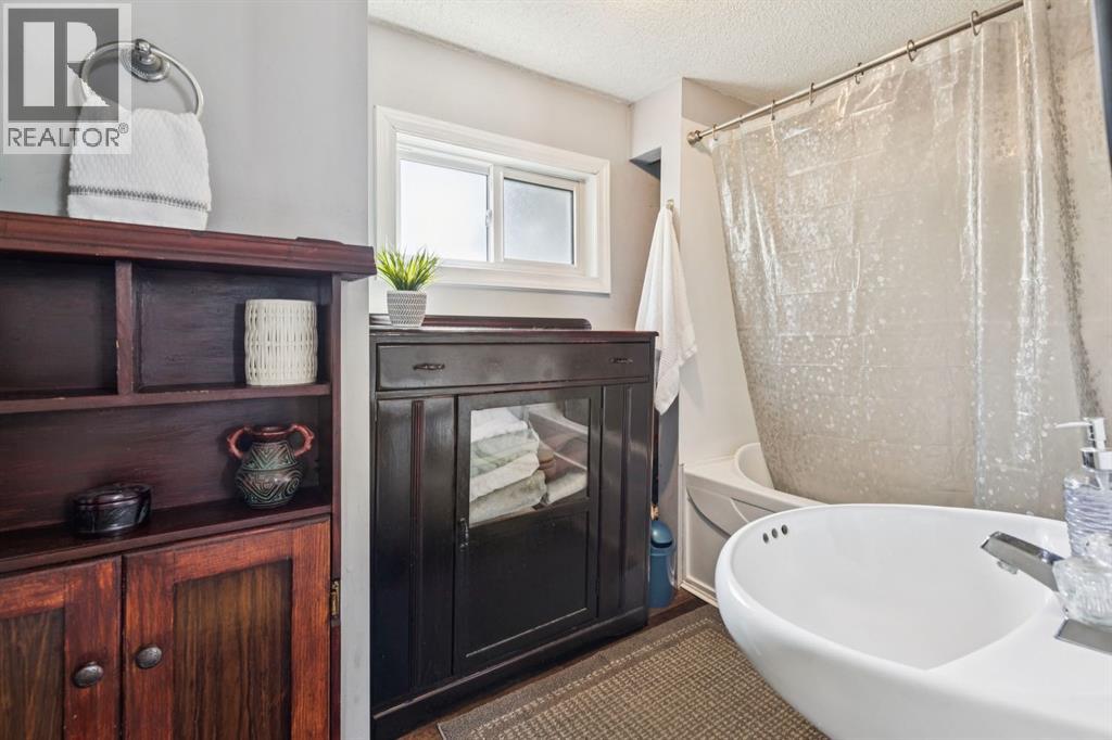 7417 24 Street SE - 17