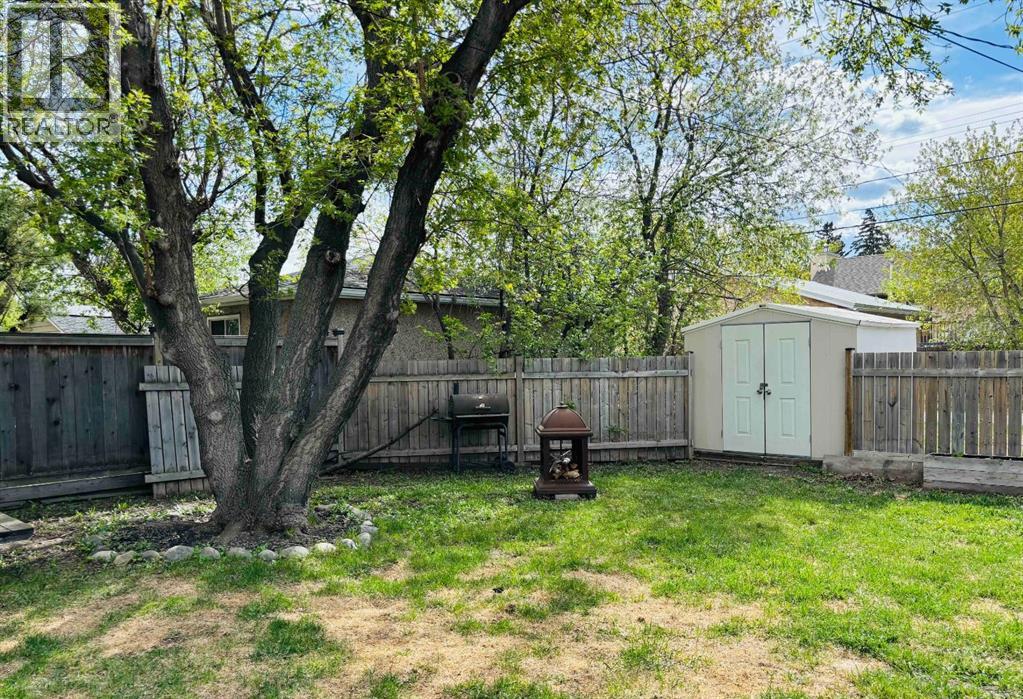 7417 24 Street SE - 31