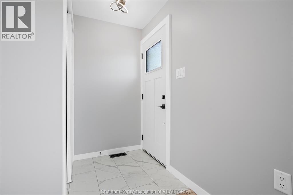 7 OXLEY DRIVE - 11