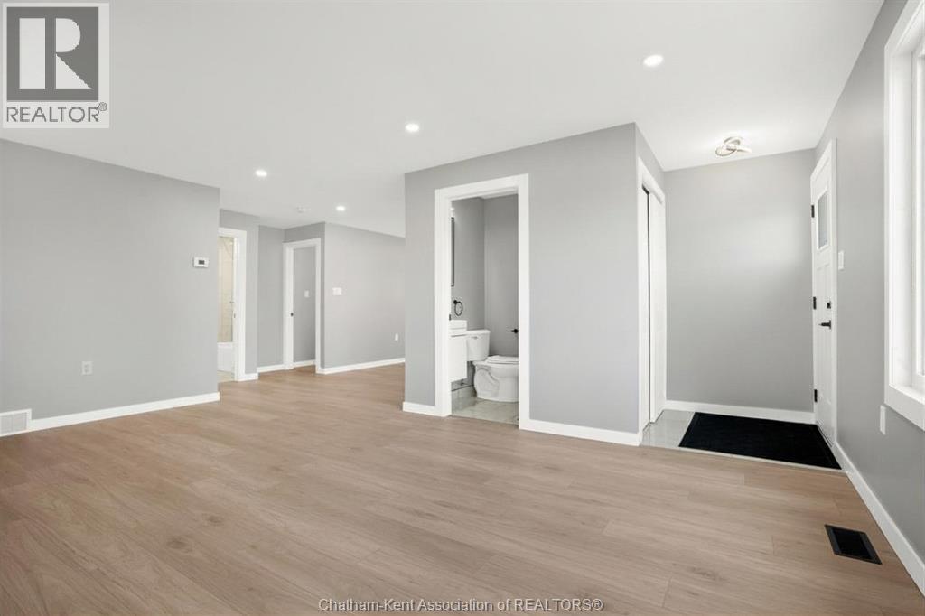 7 OXLEY DRIVE - 12