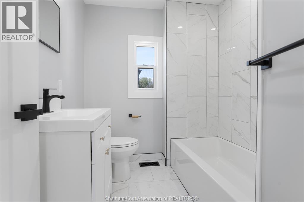 7 OXLEY DRIVE - 20