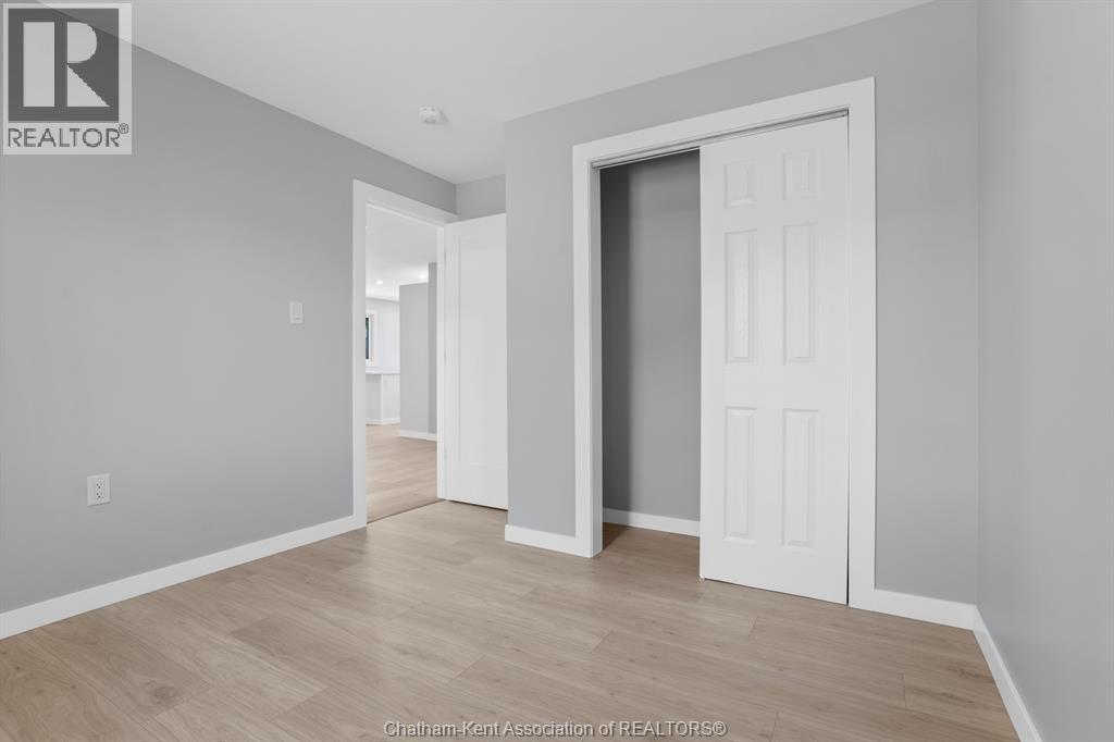 7 OXLEY DRIVE - 22