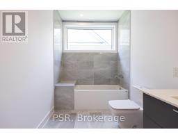Bathroom - 8 Baypoint Court, Gravenhurst), ON P1P0A2 Photo 9
