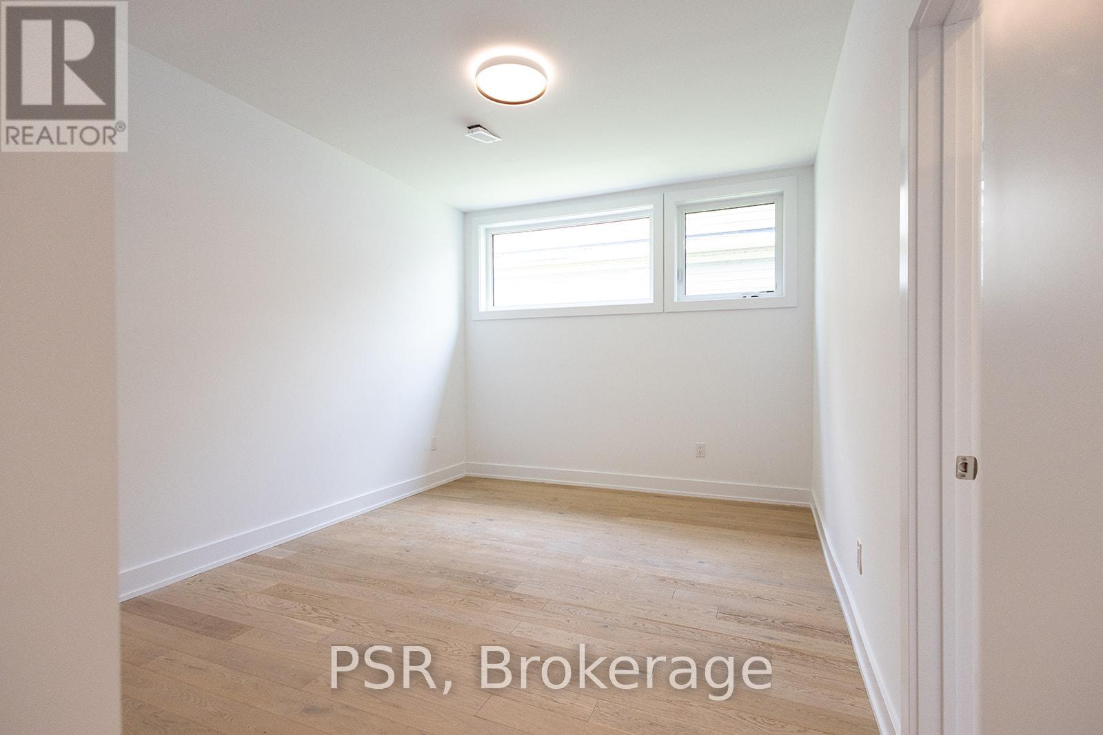 8 BAYPOINT COURT - 6