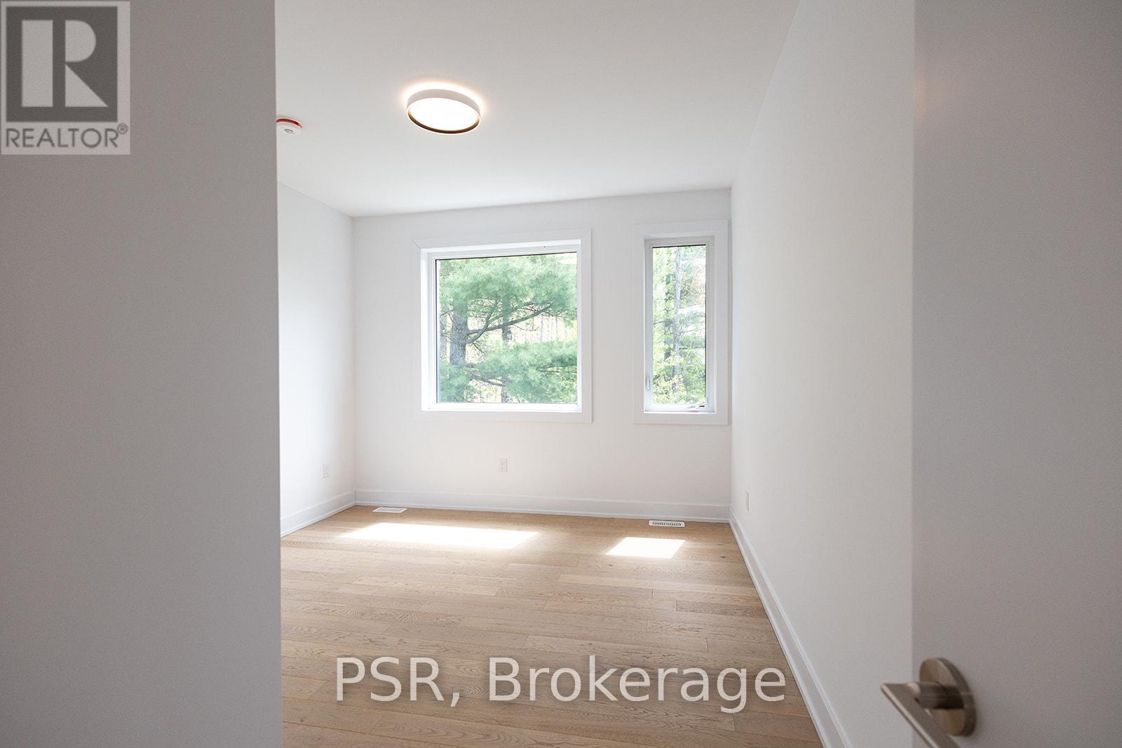 8 BAYPOINT COURT - 22