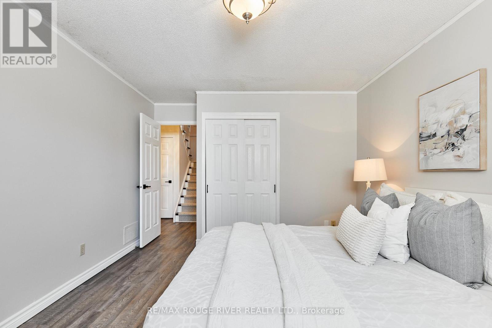 31 CHAMPINE SQUARE - 18