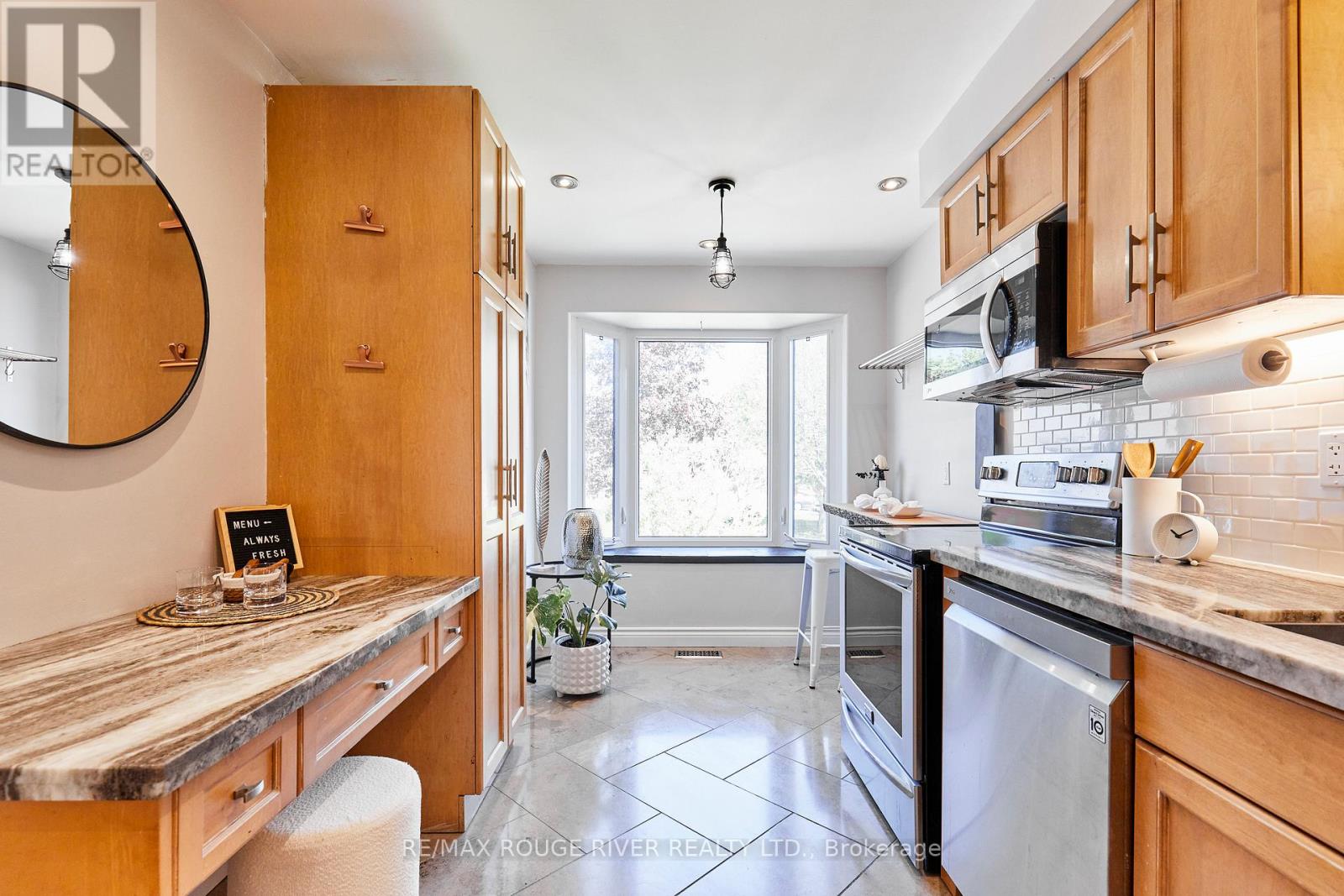 31 CHAMPINE SQUARE - 10