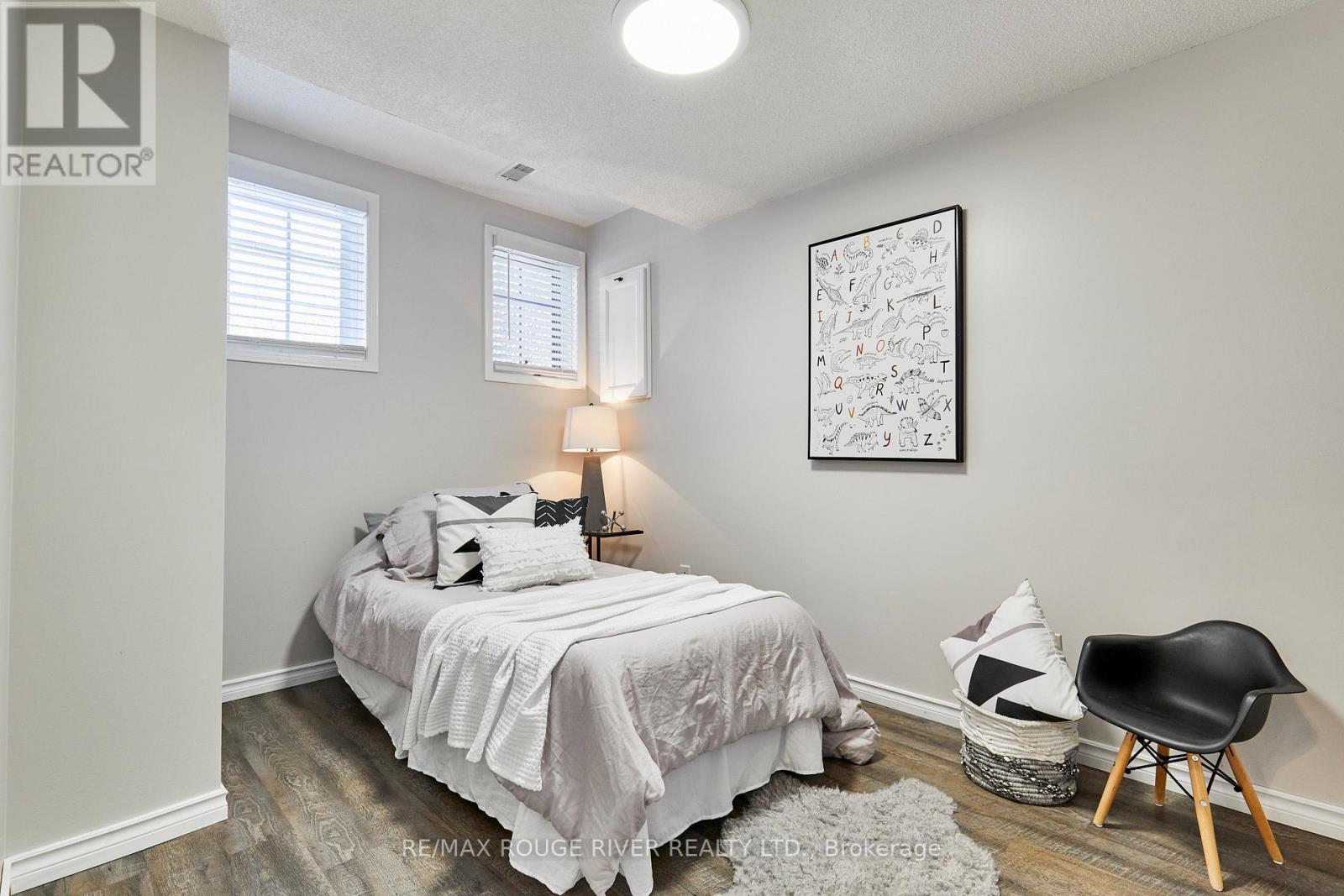 31 CHAMPINE SQUARE - 20
