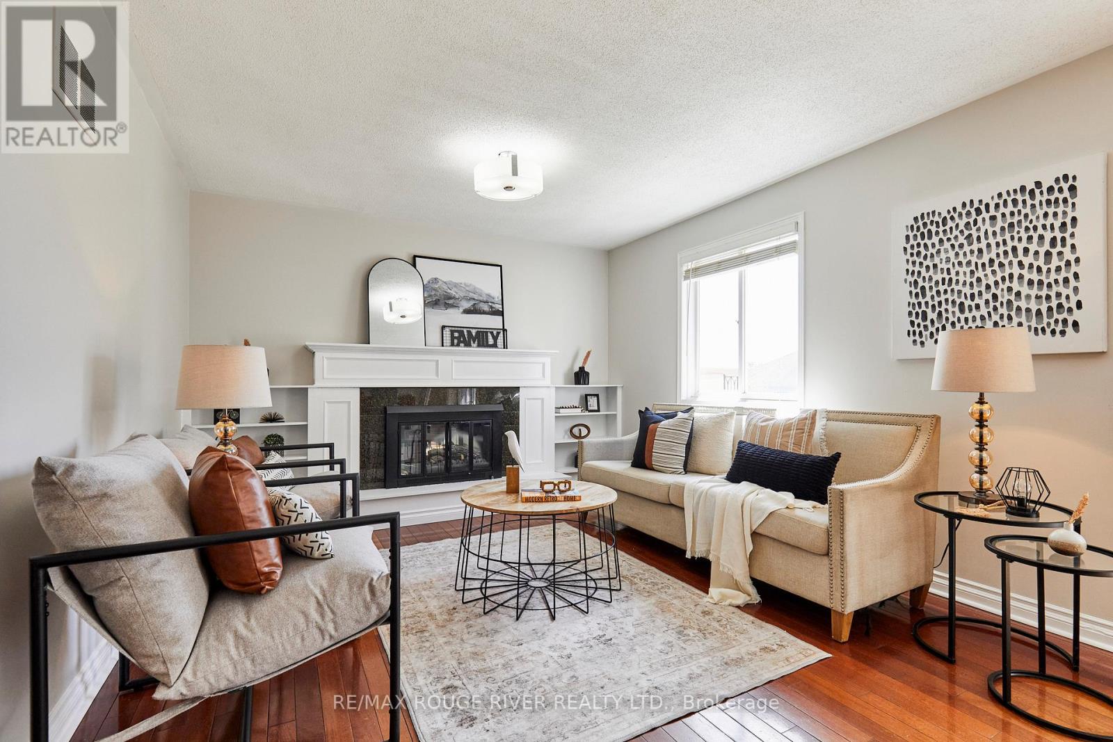 31 CHAMPINE SQUARE - 4
