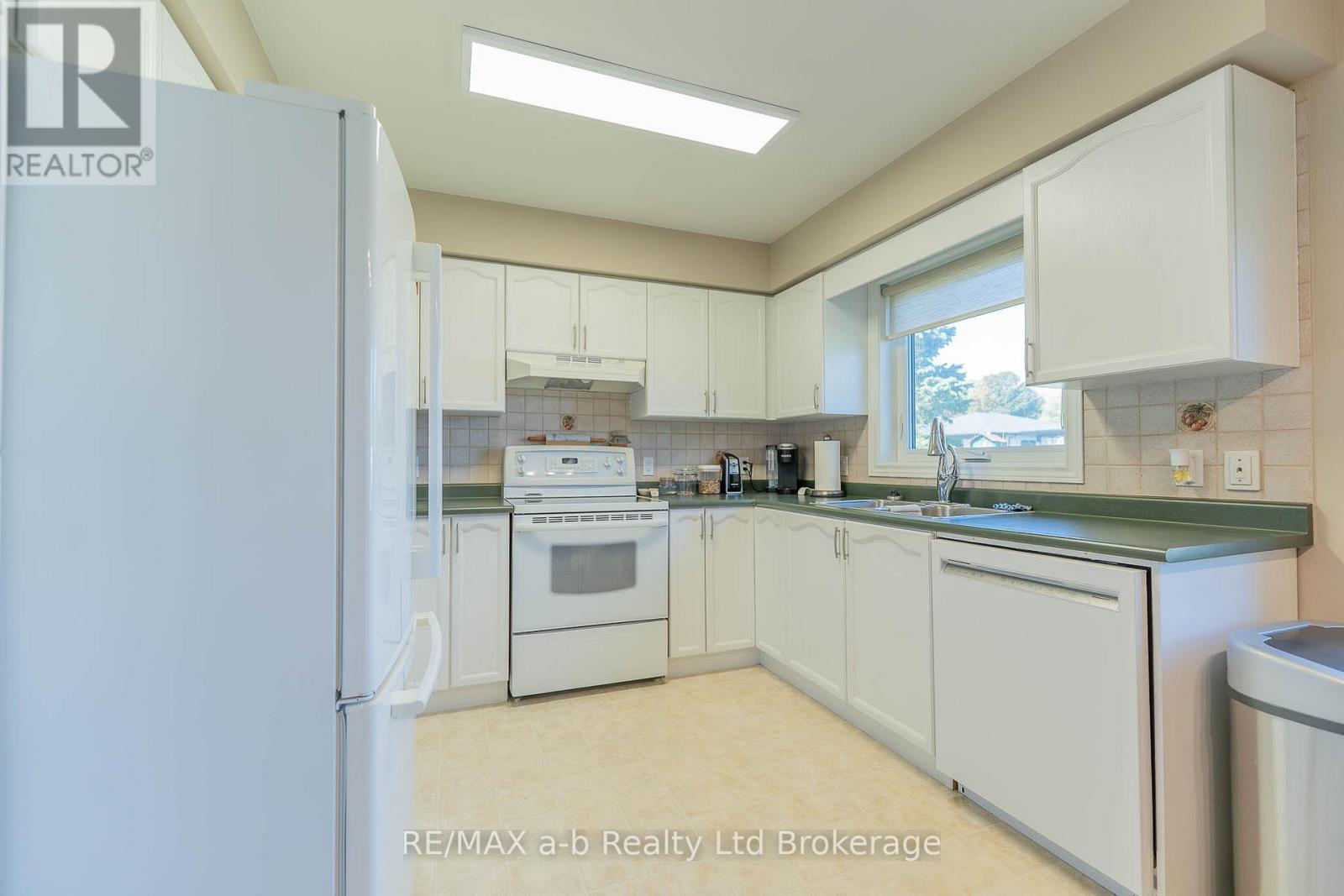 23 ARMSTRONG DRIVE - 8